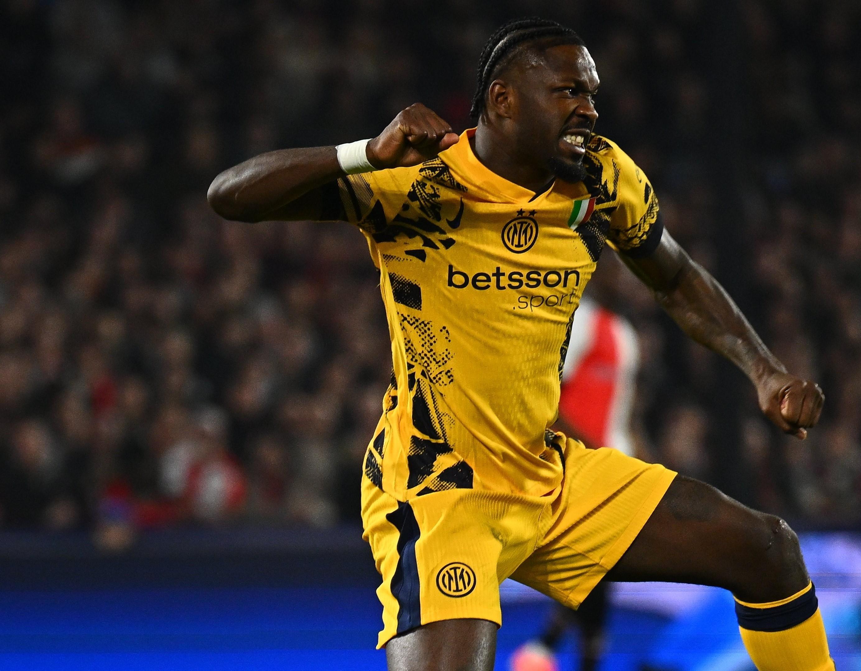 最新爱游戏手游包含太狠了！今晨费耶诺德备战欧联利物浦冲刺阶段豪取连胜，赛后拜仁慕尼黑豪取连胜的词条