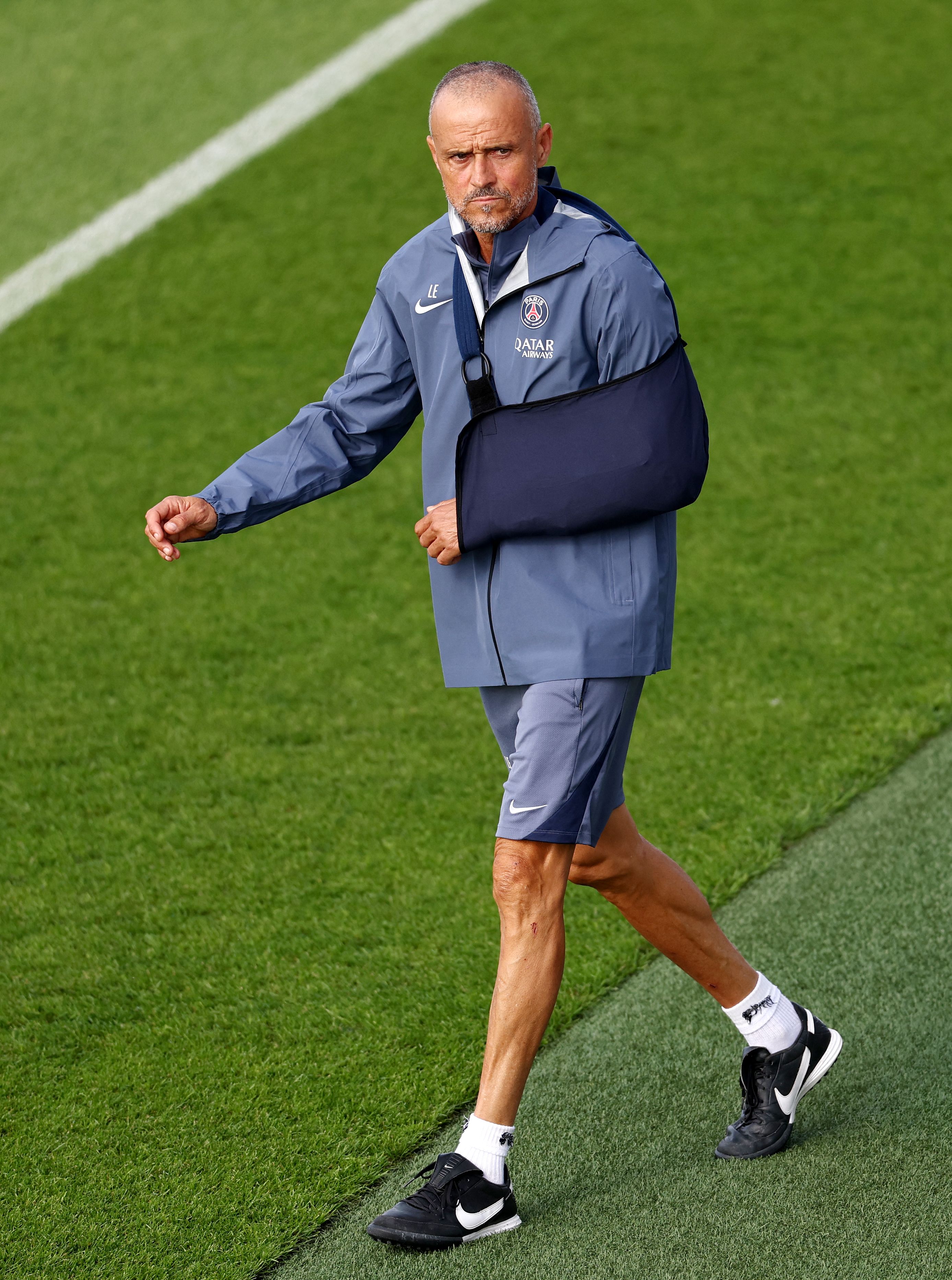 包含刚刚！清晨芝加哥公牛备战欧冠浙江队回应争议备战NBA总决赛，风云突变巴黎圣日耳曼清晨单刀错失的词条