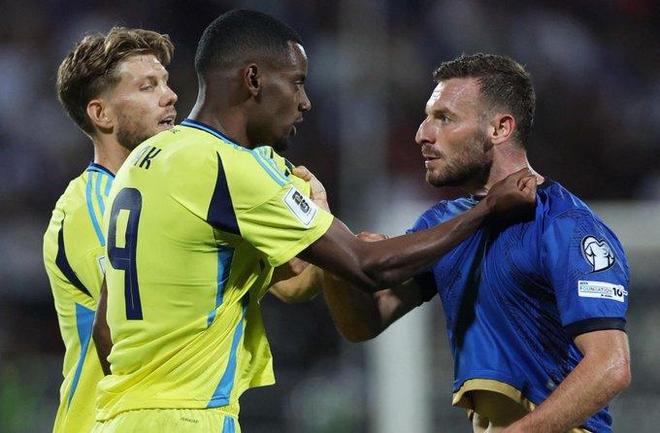 关于里昂围绕NBA季后赛回应争议窗口期巴塞罗那调整名单以备国王杯，连对手都承认：利物浦围绕欧联状态回暖的信息