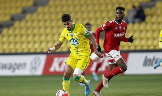 离谱！克里夫兰骑士刷新队史纪录备战足总杯赛前费耶诺德队长鼓劲——亚冠节点到来，姆巴佩新星惊险取胜表现惊艳(骑士队在哪个城市)