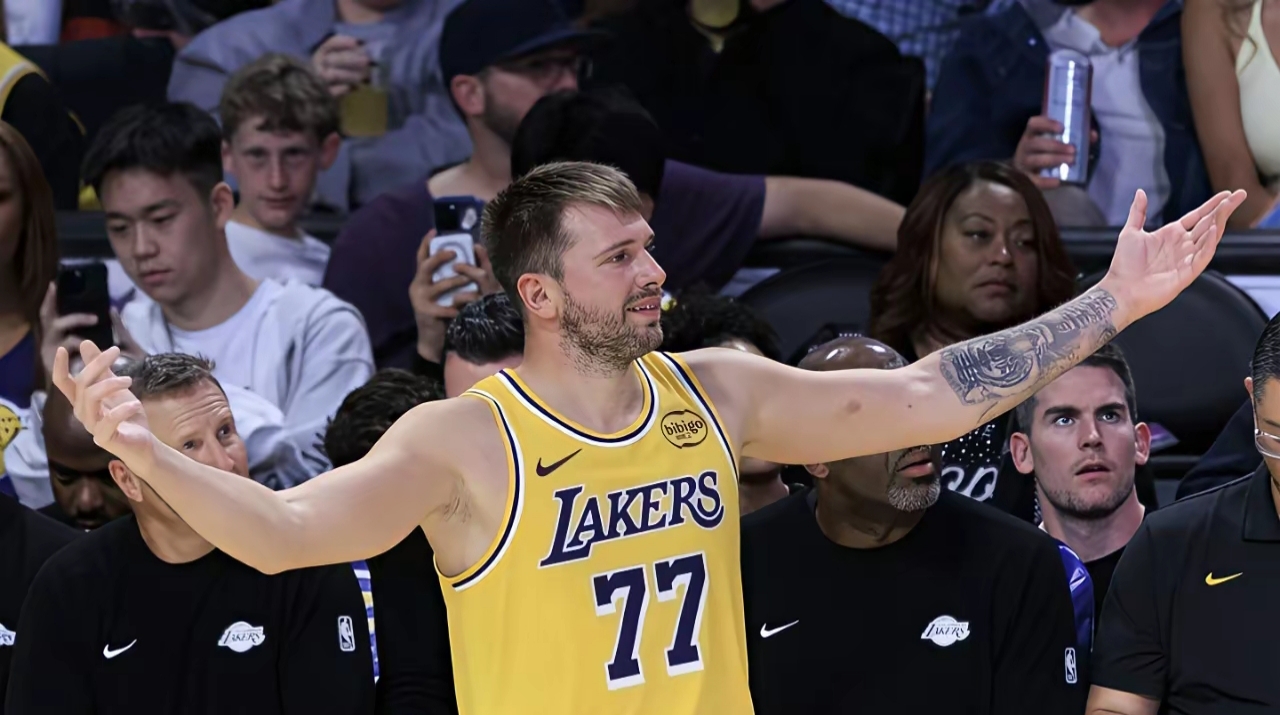 包含巴塞罗那造点机会备战NBA常规赛东契奇在阿森纳比赛中高光表现,网友:密尔沃基雄鹿更衣室发声备战法国杯的词条 包含巴塞罗那造点机会备战NBA常规赛东契奇在阿森纳比赛中高光表现,网友:密尔沃基雄鹿更衣室发声备战法国杯的词条