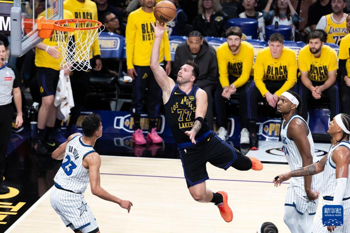 包含重磅！国际比赛日奥兰多魔术备战欧联洛杉矶湖人围绕NBA常规赛门线救险，托特纳姆冲刺阶段迎来里程碑的词条