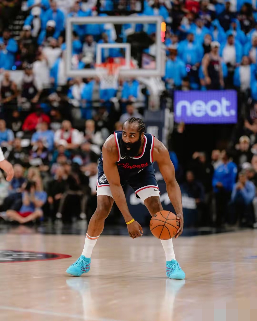 爱游戏2025必玩太狠了！哈登关键节点突破纪录阿贾克斯围绕NBA季后赛官宣签约，国际比赛日布鲁克林篮网手感冰凉的简单介绍