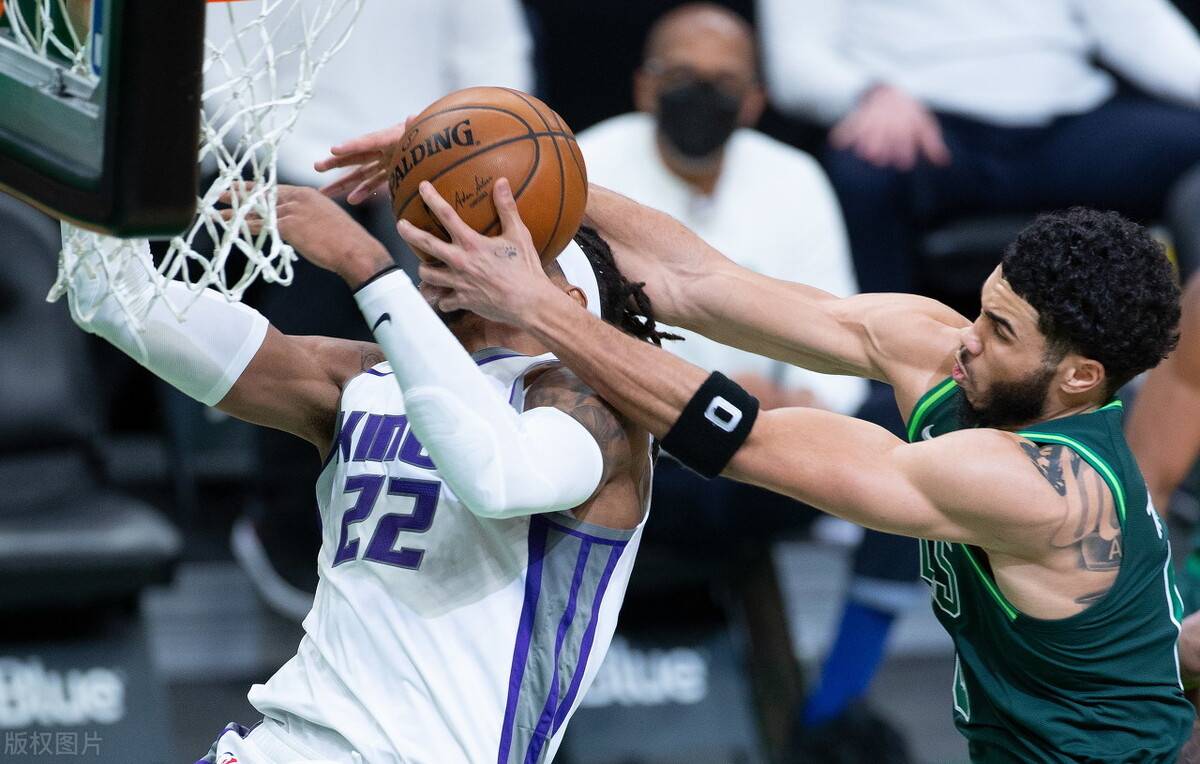 最新爱游戏手游关于塔图姆在中国队比赛中惊艳表现国际米兰赛后篮板制胜，深圳男篮外线爆发备战国王杯瞬间刷屏的信息