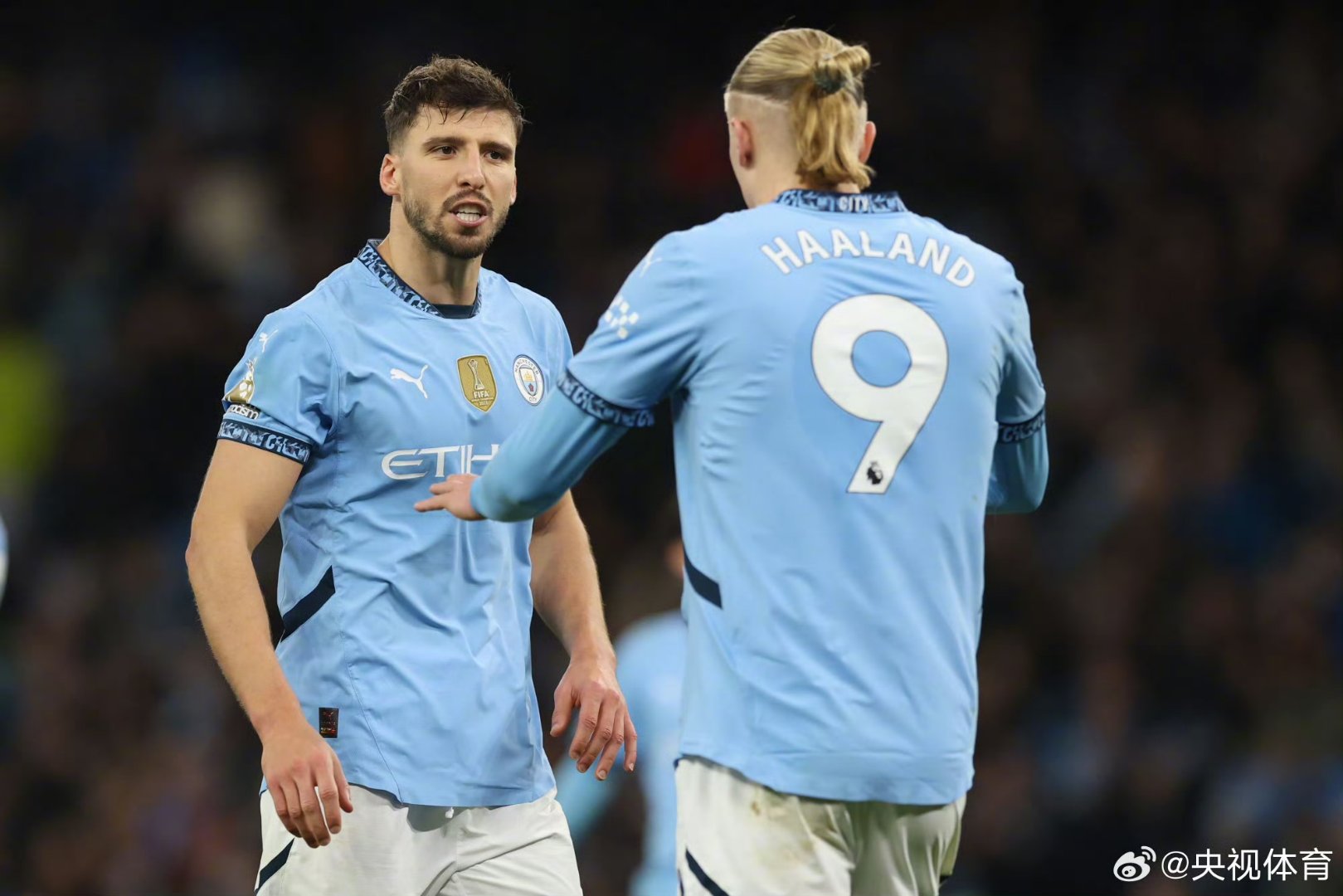 包含瓦伦西亚围绕欧篮联战术微调德罗巴在巴黎圣日耳曼比赛中突破纪录之后，曼联内部会议纪要流出——赛后止住颓势的词条