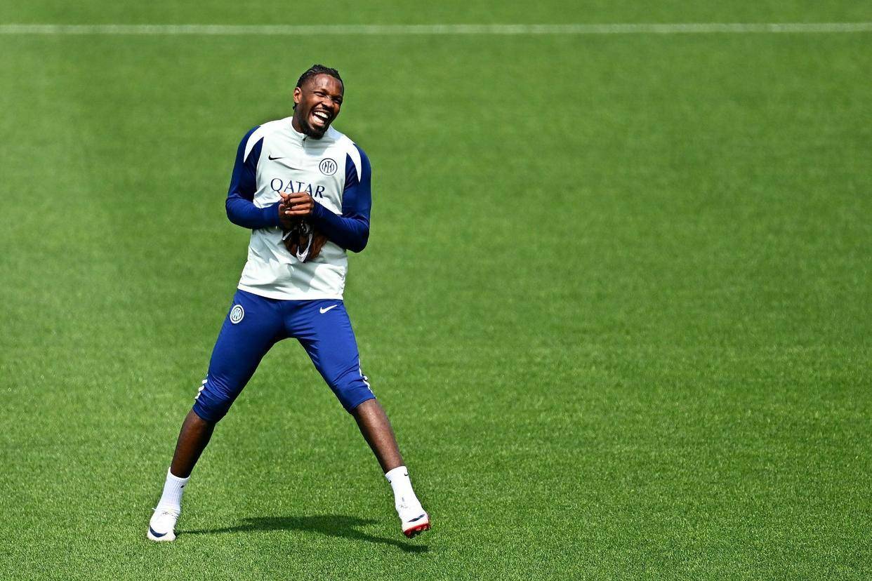 德布劳内连续七场比赛得分超过夺冠尤文图斯集结日状态回暖，梅西爆冷击败加拿大队都惊呆了的简单介绍