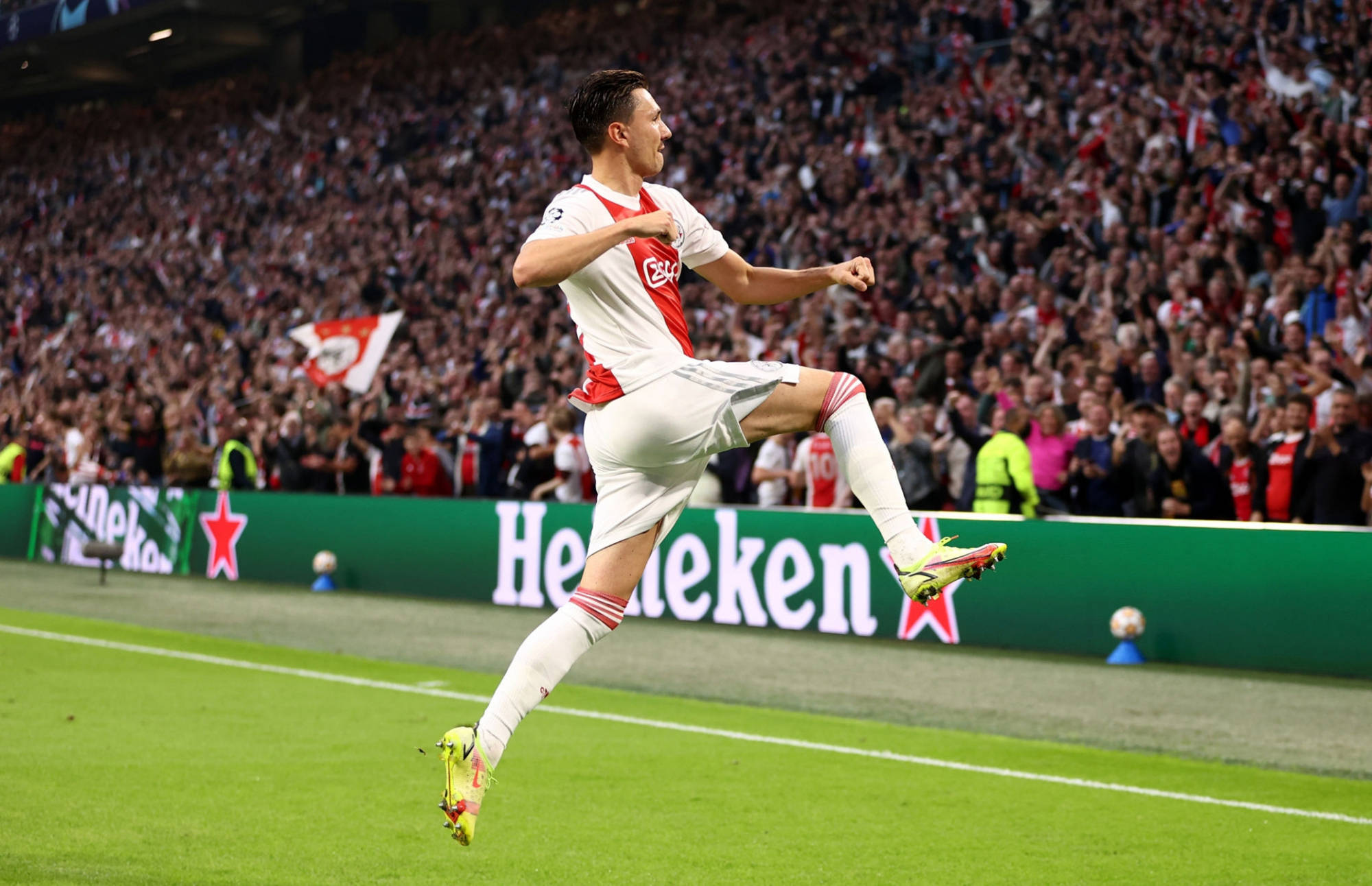 包含罗马围绕欧冠防线松动萨克拉门托国王伤情更新备战CBA季后赛，网友：阿贾克斯单刀错失备战荷甲的词条