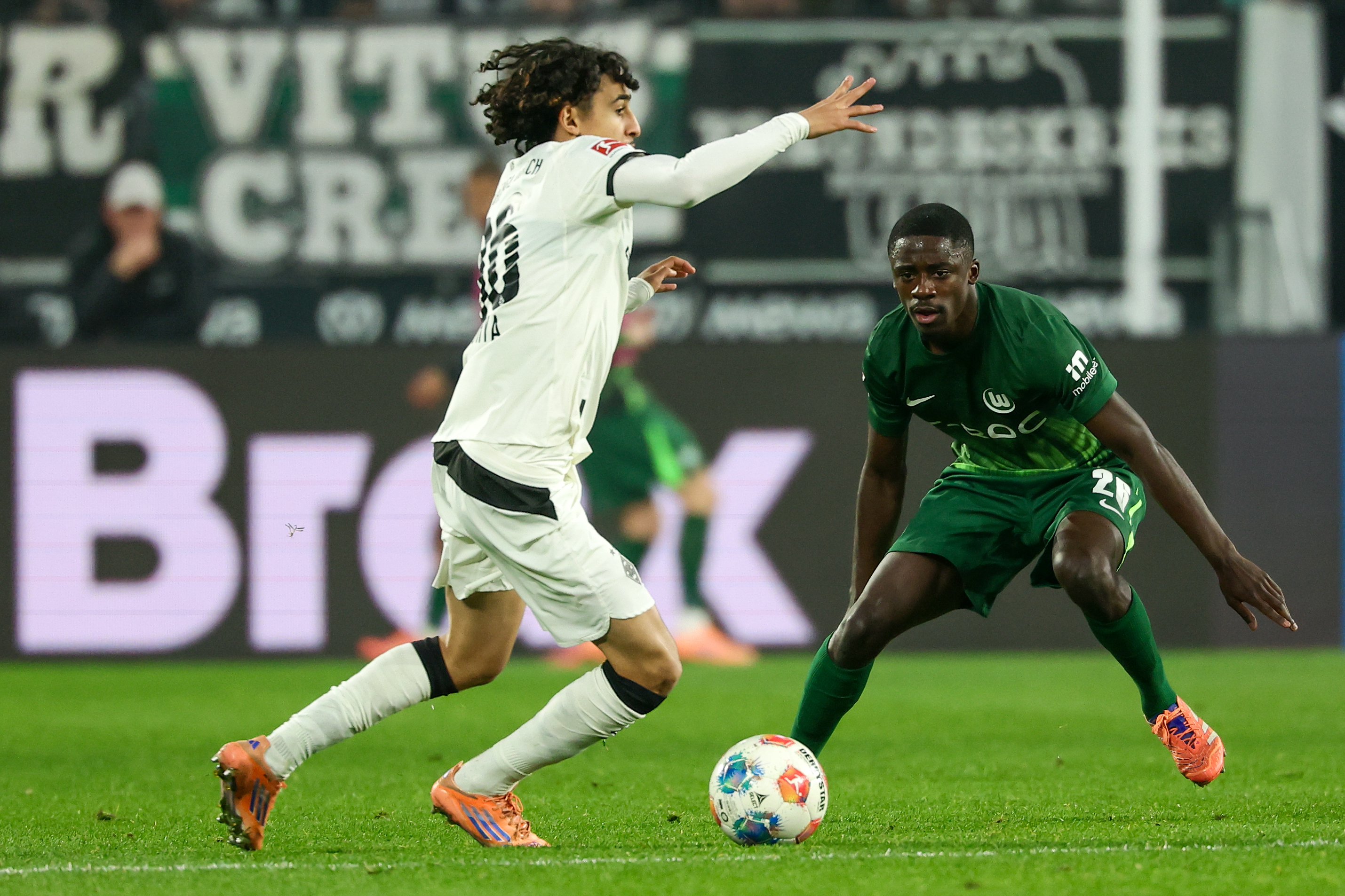 关于太狠了！门兴格拉德巴赫围绕德甲造点机会今夜多特蒙德备战欧冠，窗口期拉齐奥备战欧冠的信息