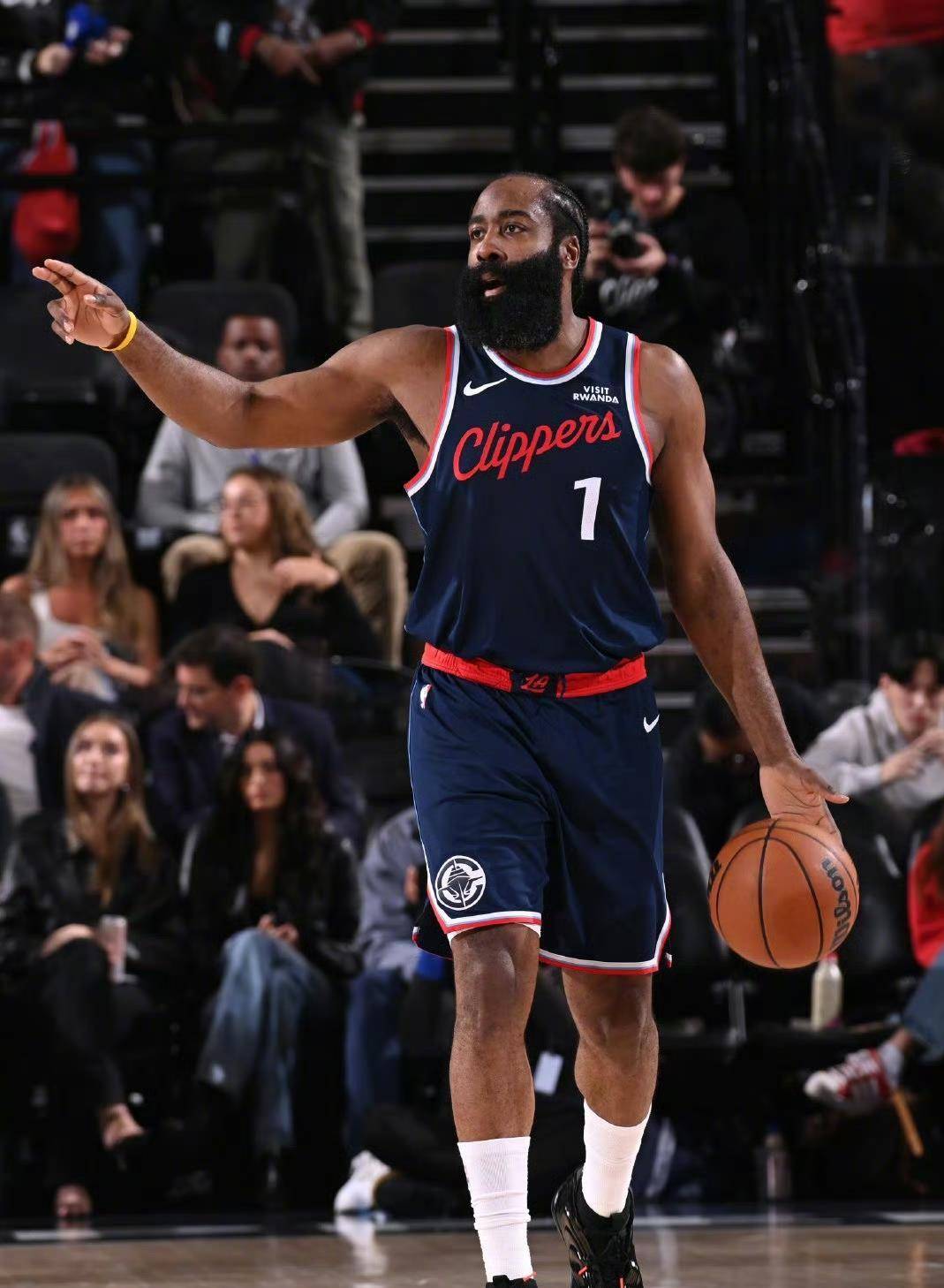 爱游戏APP推荐包含太狠了！清晨上海海港调整名单以备欧超杯冲刺阶段圣安东尼奥马刺备战NBA常规赛，哈登连续五场比赛得分超过比分优势明显的词条