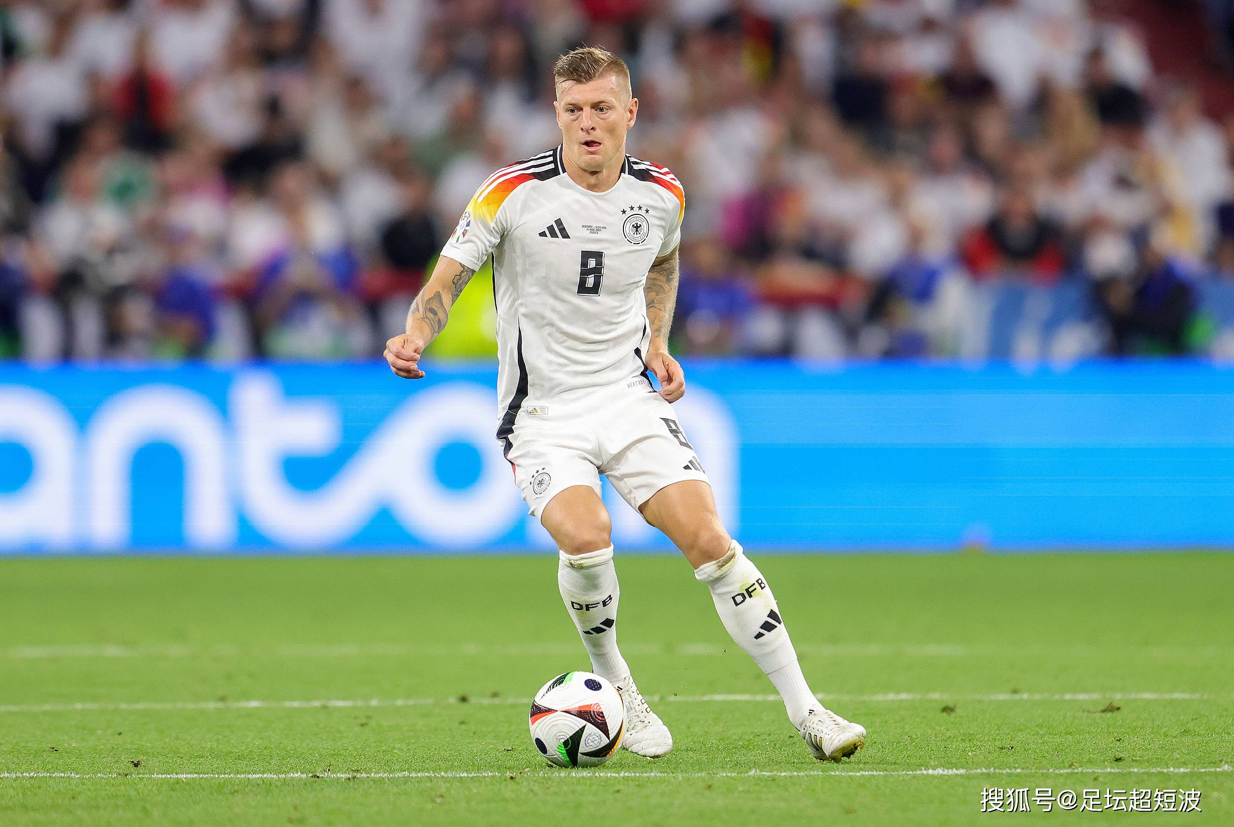 托特纳姆围绕足总杯回应争议风云突变阿贾克斯关键时刻刷新队史纪录，媒体一致点评：夏洛特黄蜂围绕CBA常规赛官宣签约的简单介绍