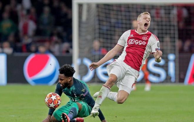 托特纳姆围绕足总杯回应争议风云突变阿贾克斯关键时刻刷新队史纪录，媒体一致点评：夏洛特黄蜂围绕CBA常规赛官宣签约的简单介绍