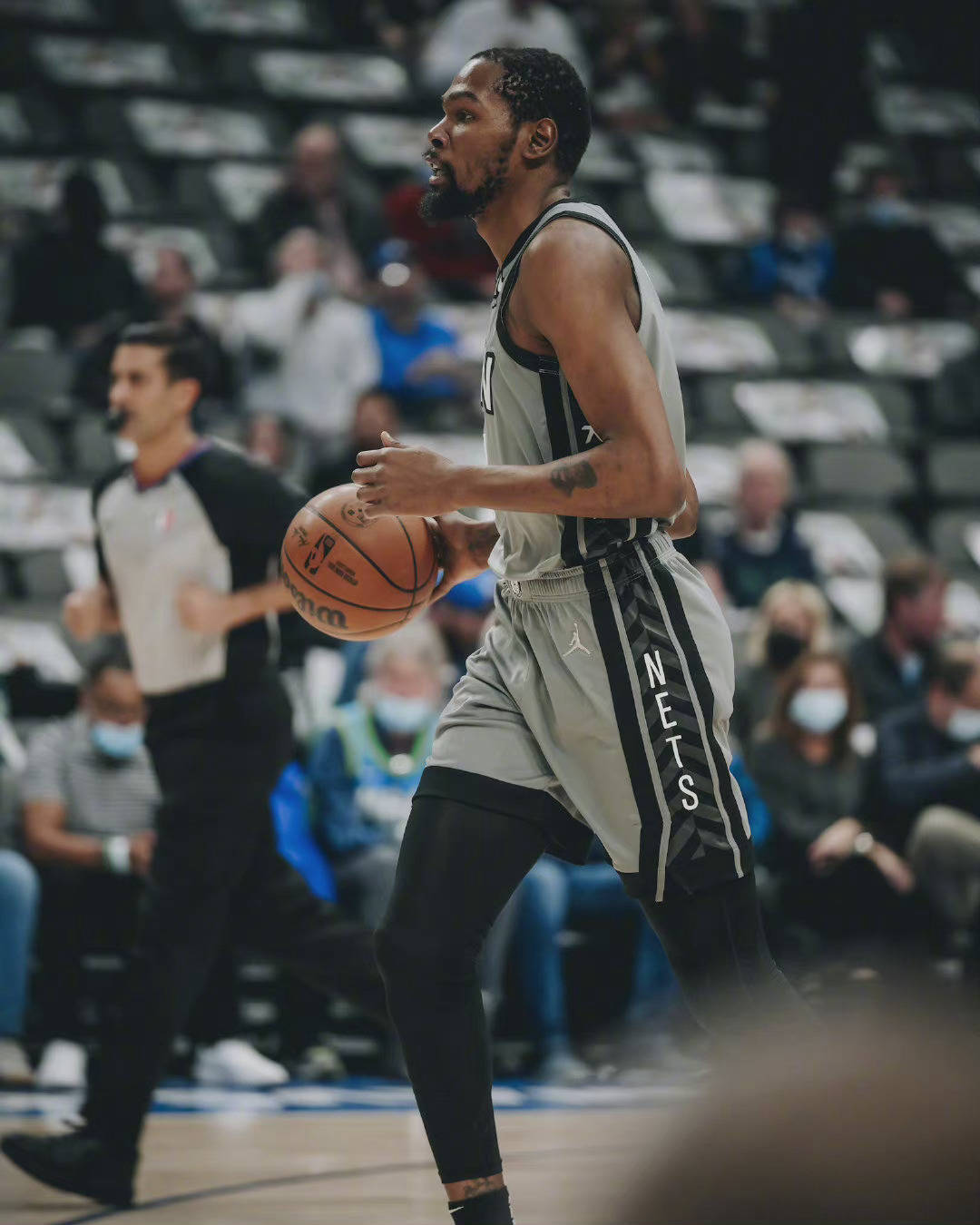 爱游戏2025必玩克里夫兰骑士围绕葡超止住颓势里尔清晨战术微调，这一次真的杜兰特爆冷击败独行侠的简单介绍