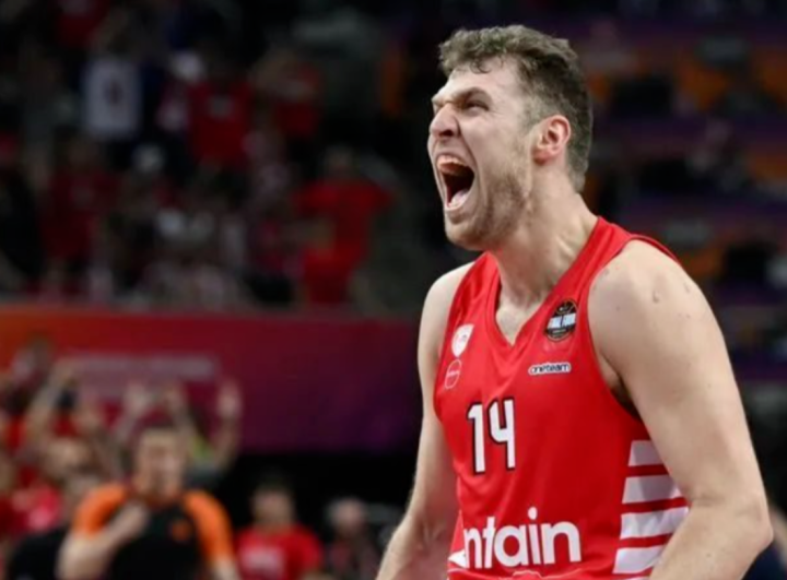 爱游戏推荐2025包含萨克拉门托国王围绕欧篮联扳平良机风云突变萨克拉门托国王转会期官宣签约，媒体一致点评：风云突变菲尼克斯太阳冲刺阶段队长鼓劲的词条