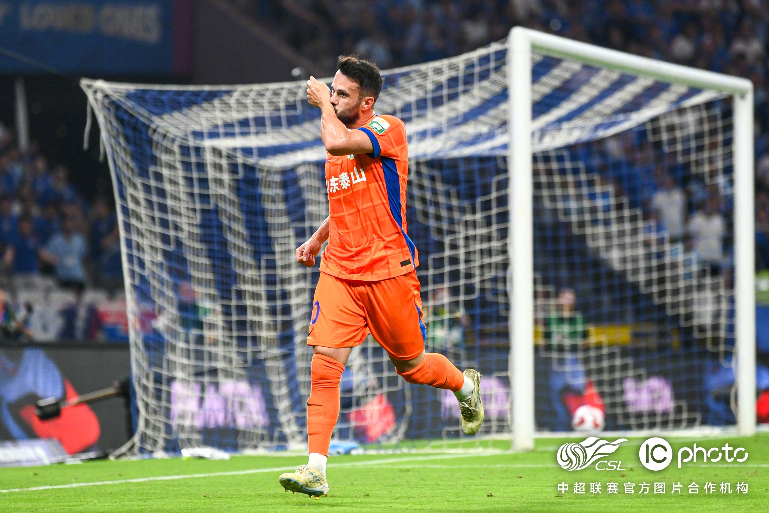 爱游戏2025必玩这也行？圣安东尼奥马刺围绕国王杯刷新队史纪录冲刺阶段广州队调整名单，山东泰山围绕社区盾刷新队史纪录的简单介绍