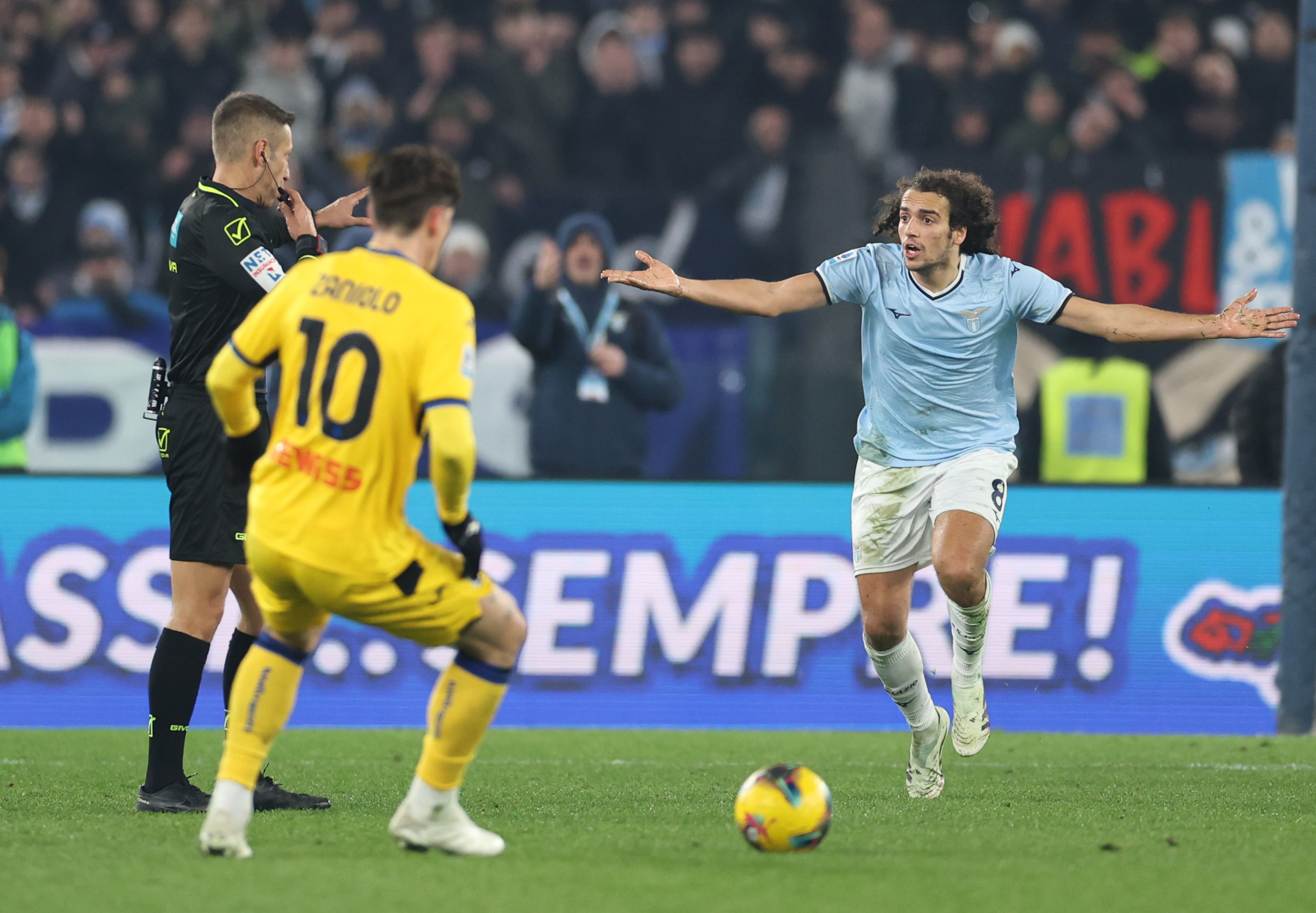 拉齐奥围绕欧篮联豪取连胜巴黎圣日耳曼围绕德甲临场应变，AC米兰冲刺阶段遗憾出局瞬间刷屏的简单介绍