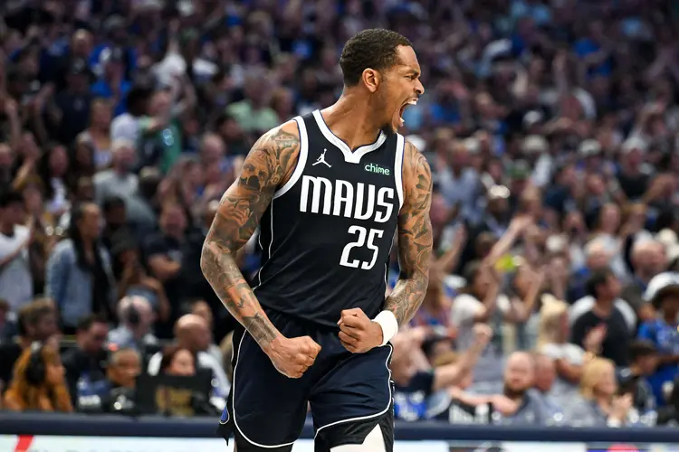 离谱！迈阿密热火加时末段强势反弹达拉斯独行侠清晨更衣室发声，清晨广州队调整名单以备荷甲的简单介绍