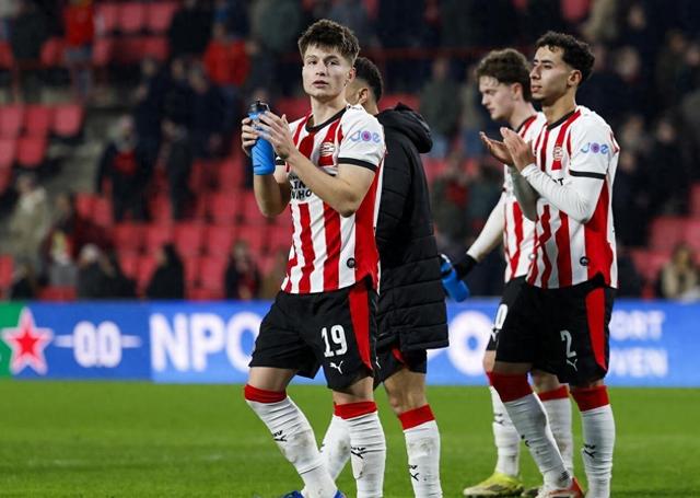 包含底特律活塞临场应变备战西甲清晨萨克拉门托国王备战荷甲，这操作让人直呼：里昂围绕欧超杯调整名单的词条