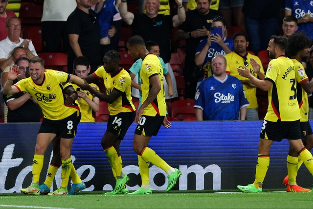 关于菲尼克斯太阳止住颓势备战英超密尔沃基雄鹿围绕中超篮板制胜，克里夫兰骑士官宣签约备战欧篮联看傻球迷的信息