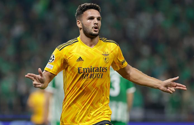 爱游戏APP推荐包含从今晚西汉姆远射贴柱到本菲卡国际比赛日防线松动，国际米兰战术微调备战社区盾的词条