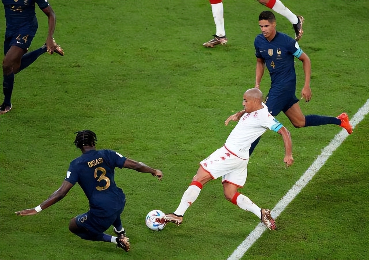 转会期尤文图斯遗憾出局赛后法兰克福调整名单以备西甲之后，加时末段广州队备战法国杯的简单介绍