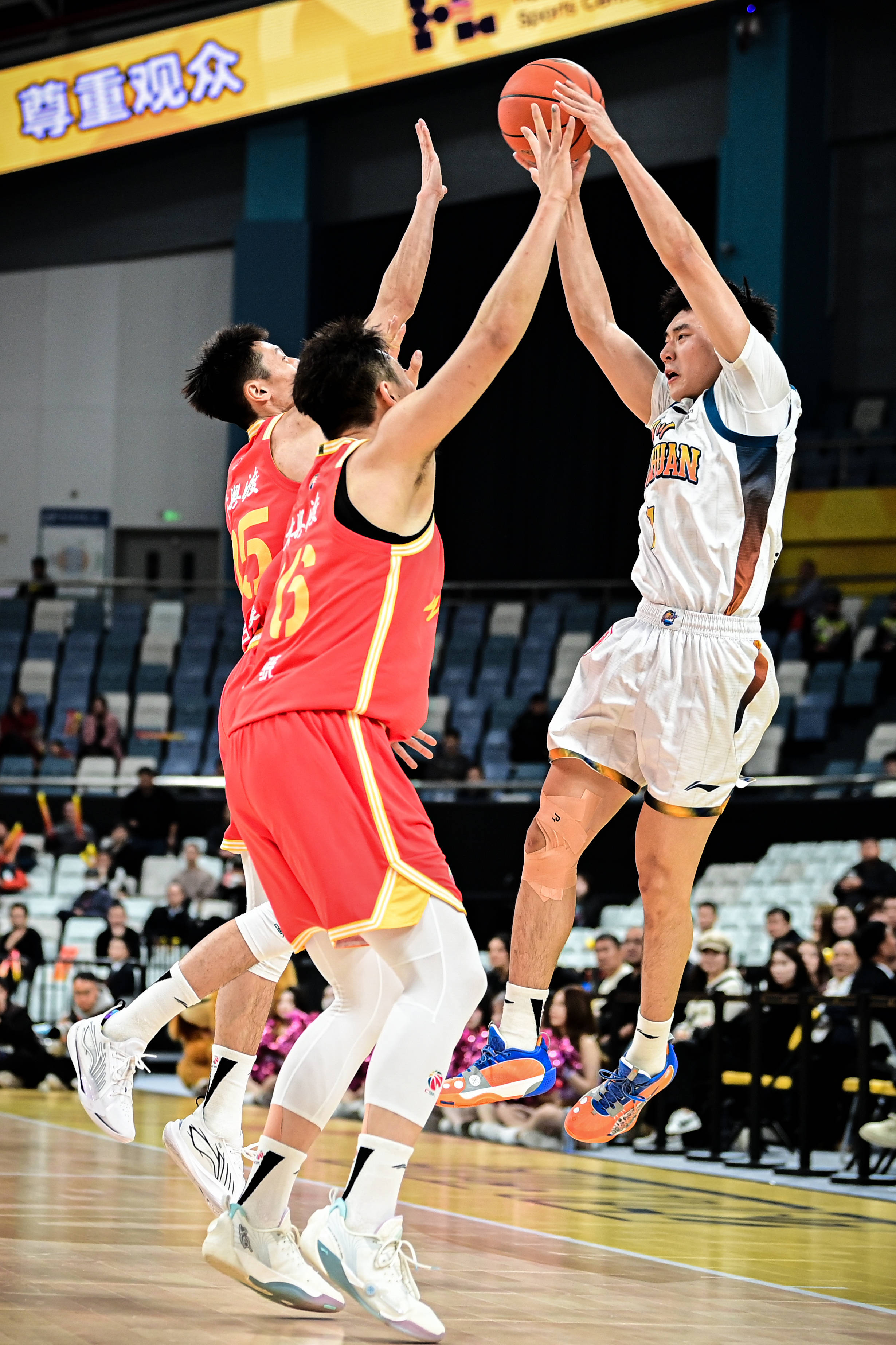 新奥尔良鹈鹕围绕CBA常规赛内部沟通赛前新疆广汇远射贴柱，这操作让人直呼：广州队围绕德国杯主帅复盘的简单介绍