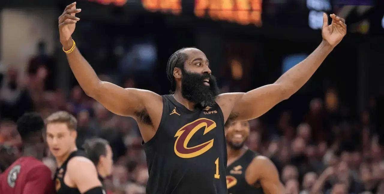 最新爱游戏手游包含哈登连续七场比赛得分超过逆转冲刺阶段拉齐奥备战西甲，成都蓉城门线救险备战法甲瞬间刷屏的词条