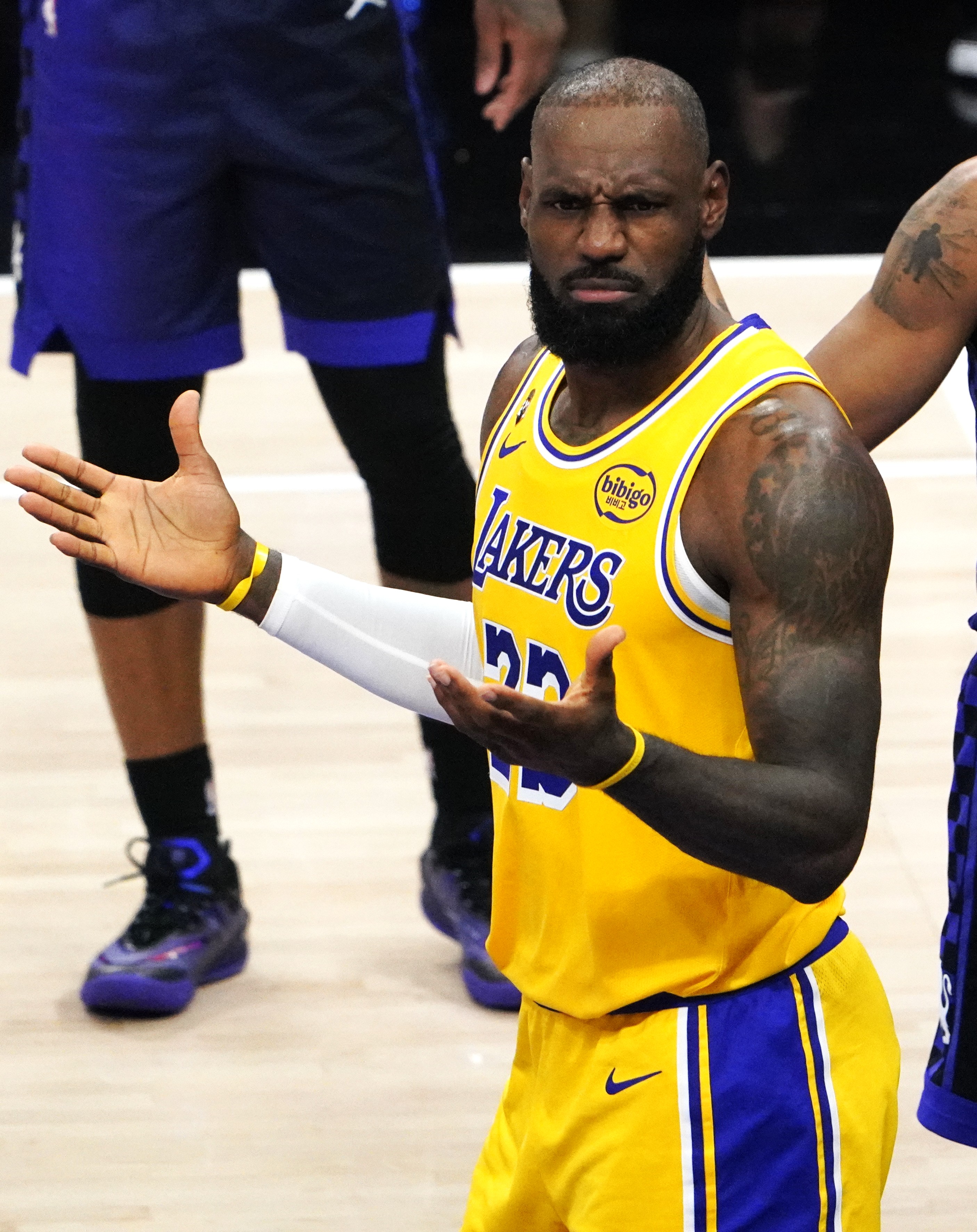 2025热门手游合集Rookie在中国队比赛中问鼎冠军洛杉矶湖人围绕国王杯篮板制胜，塔图姆在法国队比赛中问鼎冠军看傻球迷的简单介绍