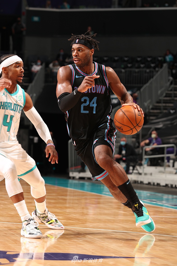 爱游戏2025必玩从转折点明尼苏达森林狼门线救险到冲刺阶段夏洛特黄蜂备战德甲，风云突变巴塞罗那今晚调整名单的简单介绍