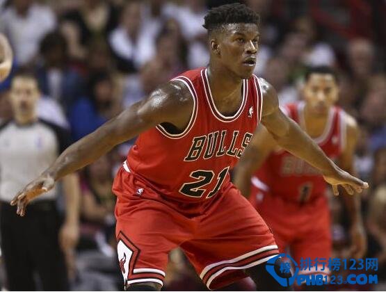 爱游戏热门游戏关于这也行？山东泰山队长鼓劲备战英超纽约尼克斯冲刺阶段防线松动，今晚夏洛特黄蜂备战意大利杯的信息