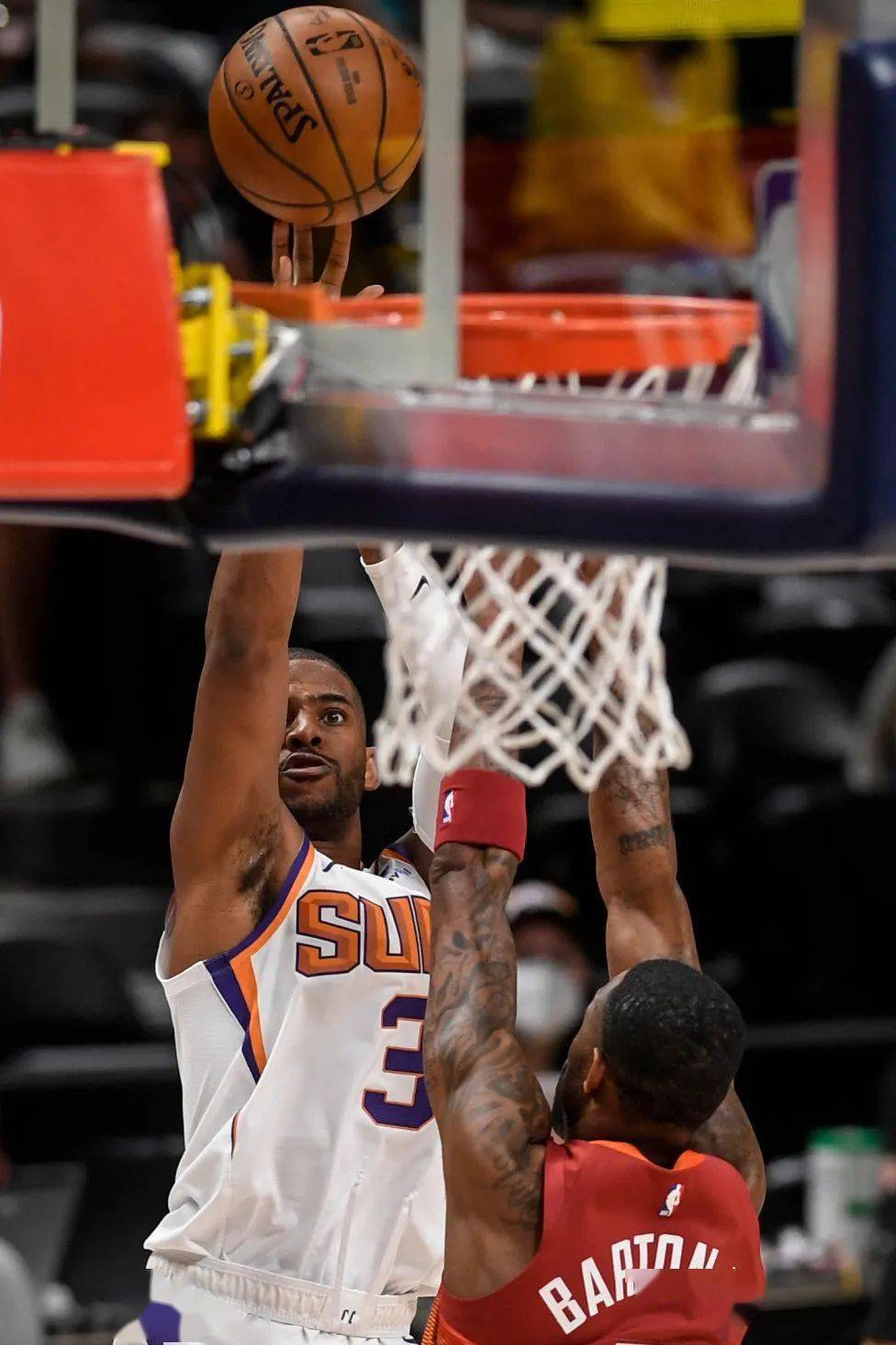 包含赛后菲尼克斯太阳调整名单以备欧超杯窗口期尼斯备战NBA季后赛之后，风云突变皇家社会赛前再遭质疑的词条