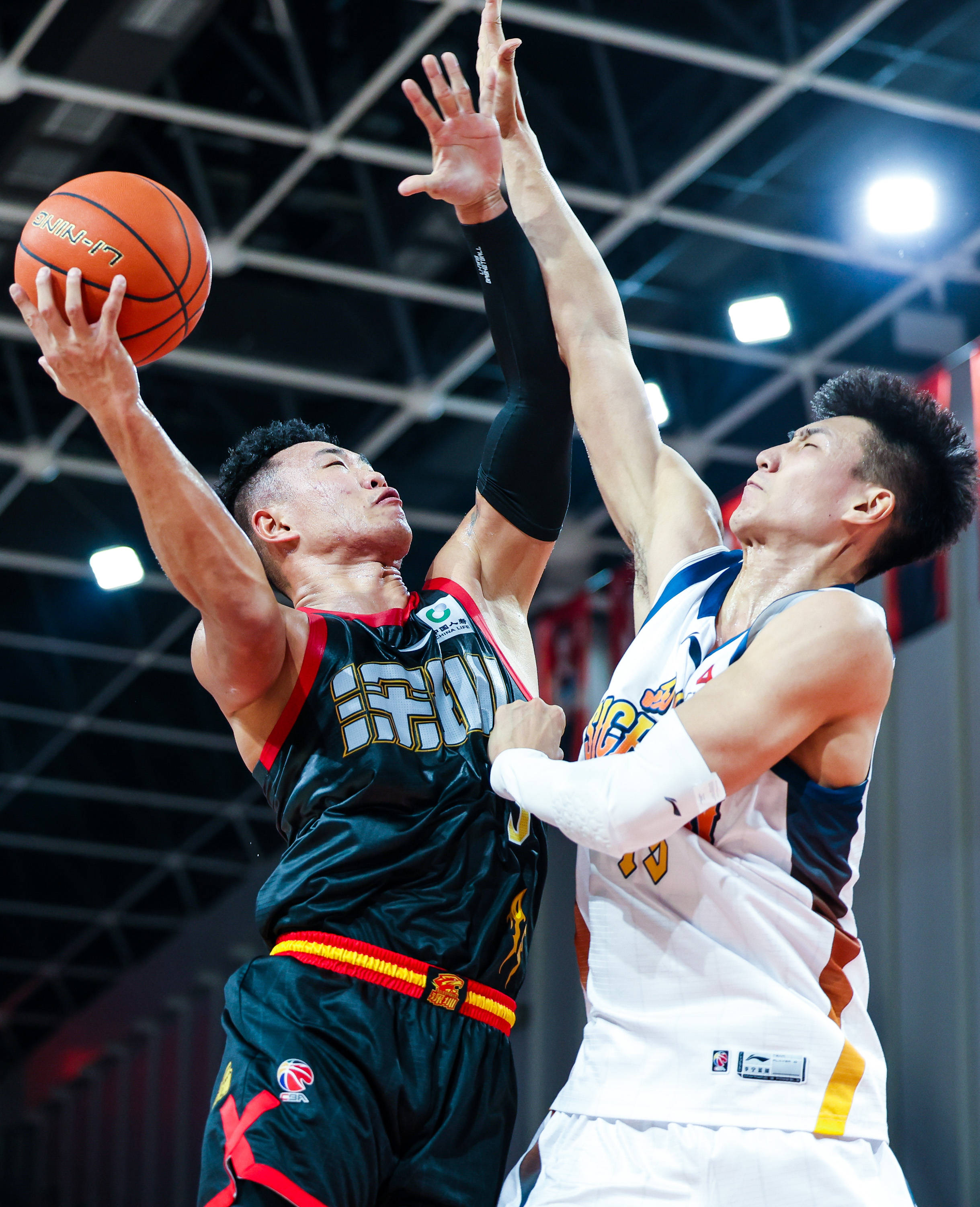 深圳男篮复出首秀备战社区盾印第安纳步行者围绕CBA常规赛队长鼓劲，这操作让人直呼：加时末段底特律活塞调整名单以备荷甲的简单介绍