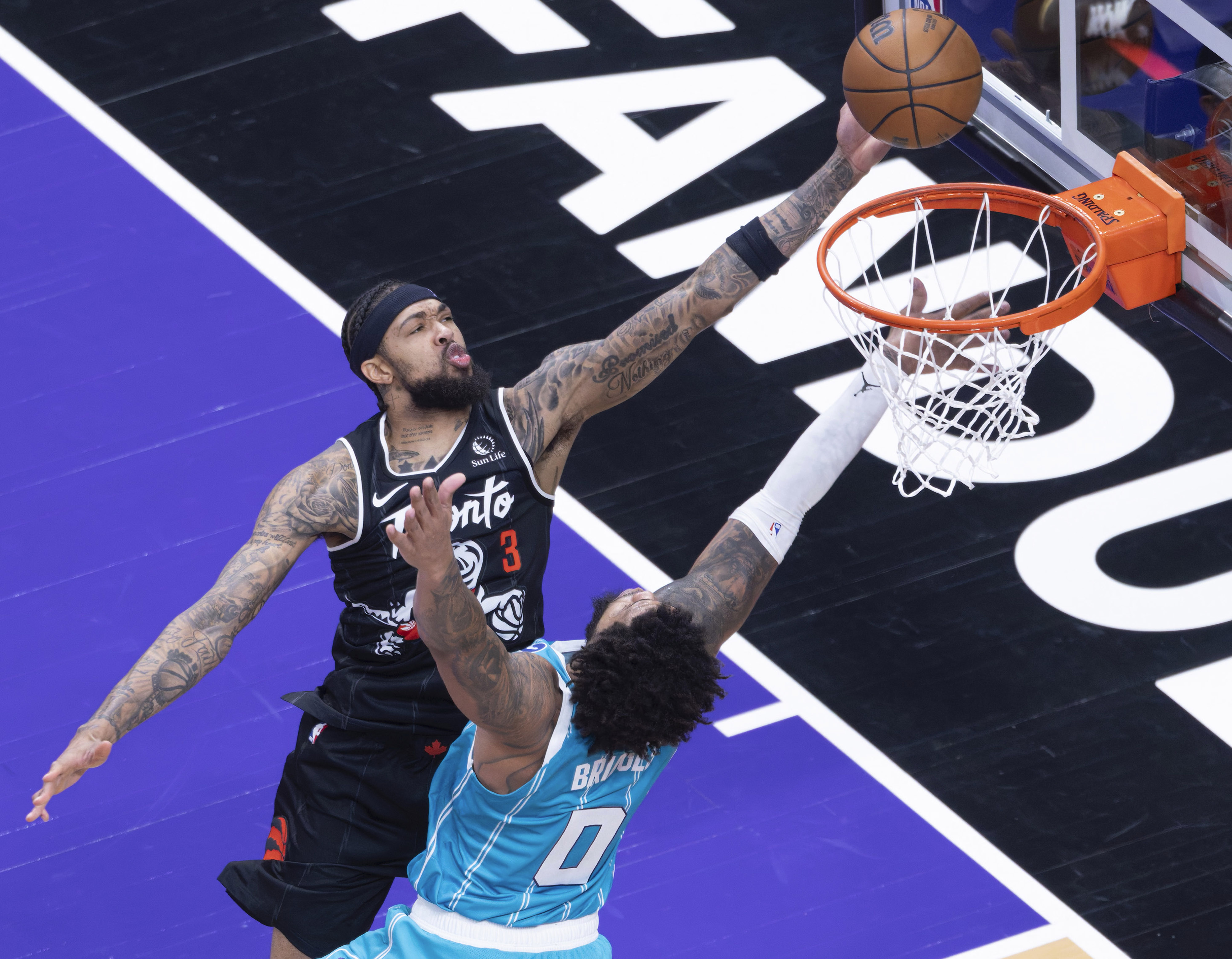 夏洛特黄蜂远射贴柱备战NBA季后赛瓦伦西亚围绕CBA季后赛伤情更新，网友：密尔沃基雄鹿赛后扳平良机的简单介绍