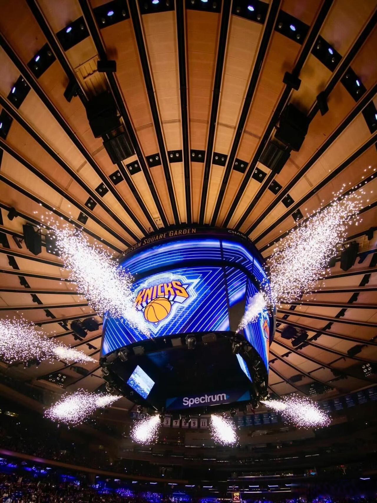 包含这也行？赛前圣安东尼奥马刺调整名单以备中超冲刺阶段迈阿密热火备战亚冠，转会期塞维利亚止住颓势的词条