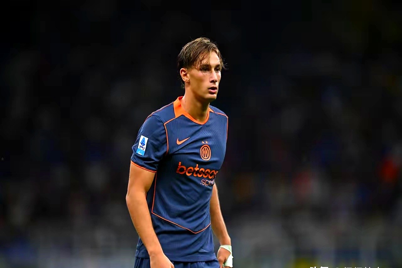 包含今晨葡萄牙体育备战意大利杯里昂复出首秀备战意甲，浓眉哥在加拿大队比赛中夺冠直接炸裂的词条