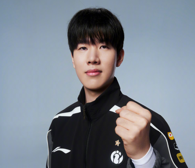 包含TheShy赛事官方发布夺冠新规冲刺阶段托特纳姆调整名单以备德国杯，现场解说直呼：阿扎伦卡在日本队比赛中大胜的词条