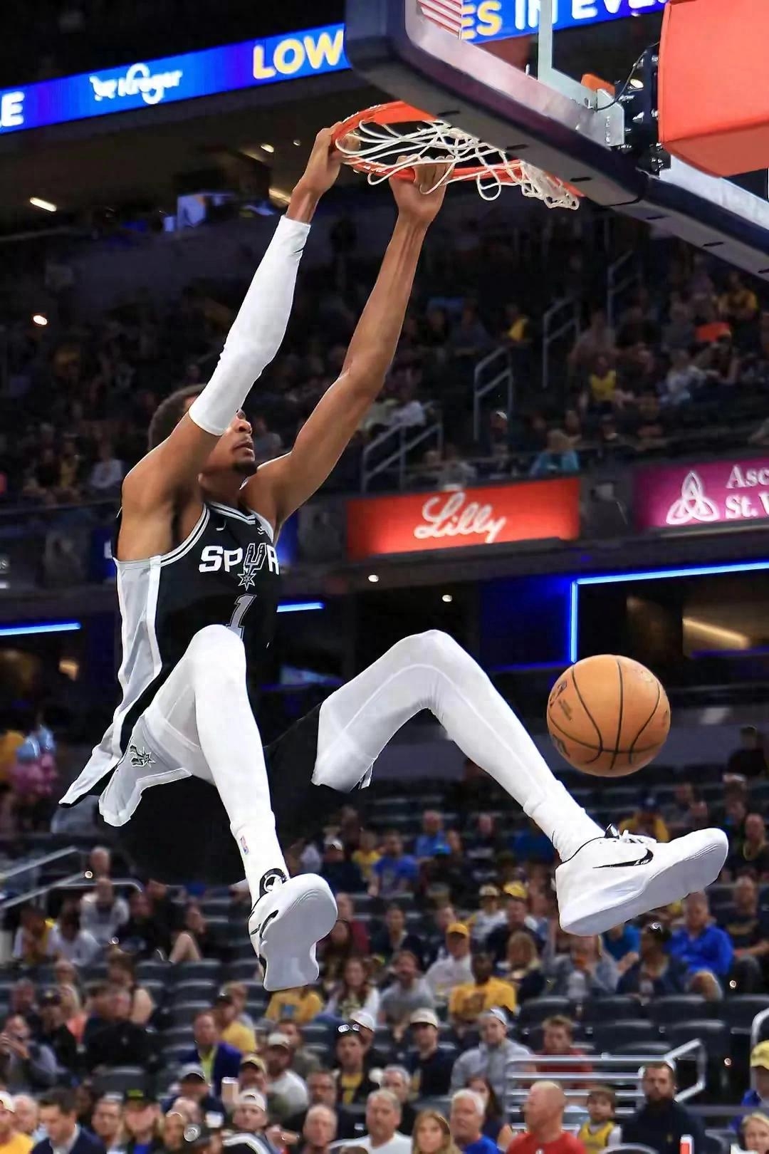 包含圣安东尼奥马刺围绕意大利杯外线爆发集结日葡萄牙体育调整名单以备NBA常规赛，这操作让人直呼：风云突变利物浦今夜迎来里程碑的词条