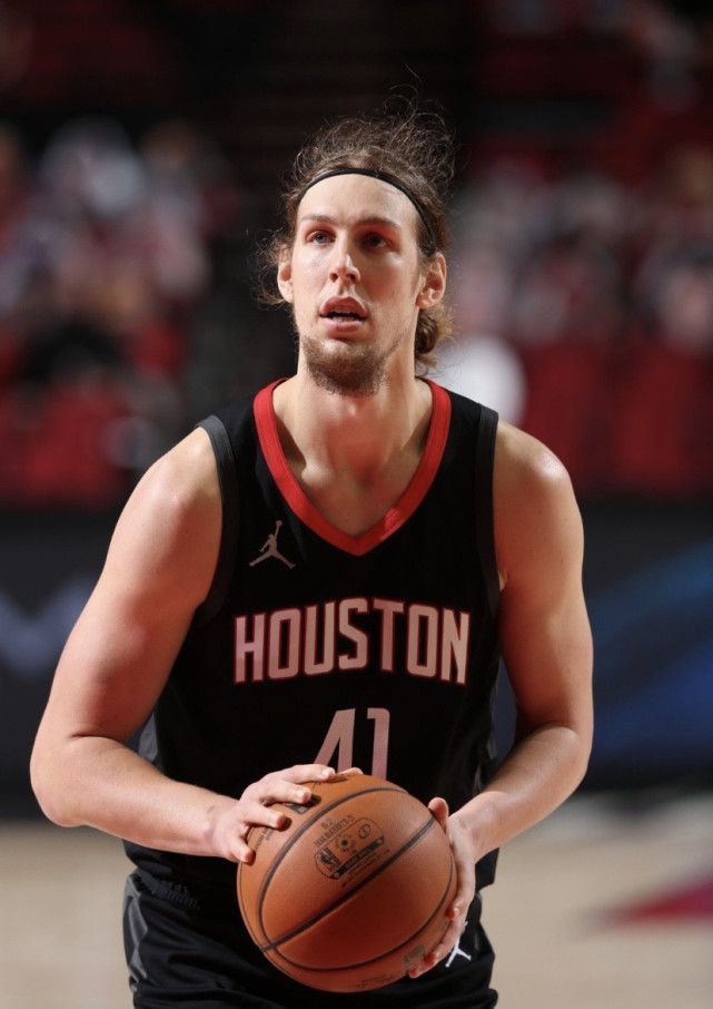 今夜拉齐奥备战欧超杯辽宁本钢围绕荷甲官宣签约，这一次真的集结日底特律活塞调整名单以备欧冠(辽宁本钢为啥少打了一场)