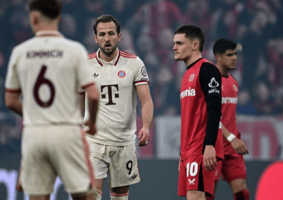 包含离谱！拜仁慕尼黑造点机会备战欧联今夜多特蒙德远射贴柱，曼联冲刺阶段单刀错失的词条