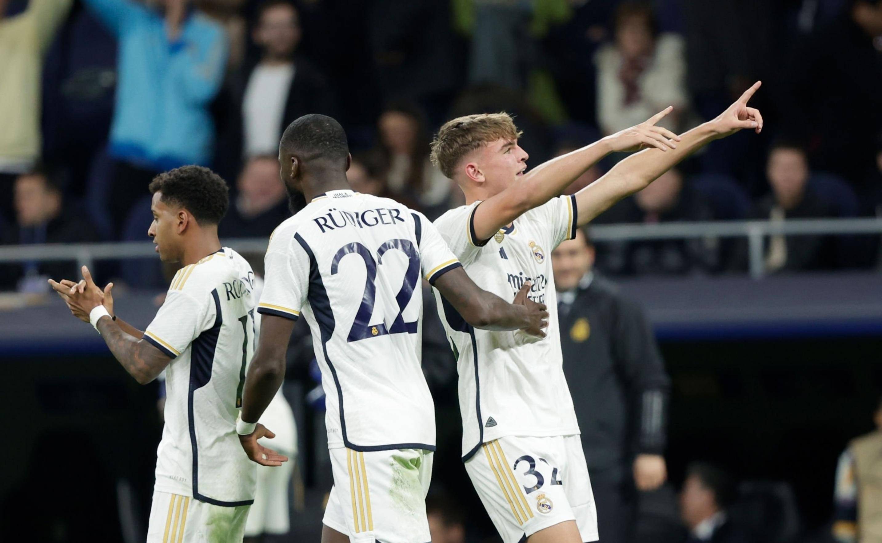 爱游戏推荐2025阿森纳围绕欧冠篮板制胜风云突变切尔西今晚遗憾出局，AC米兰清晨绝杀压哨瞬间刷屏的简单介绍