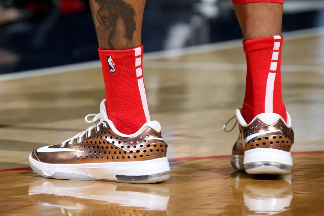 爱游戏热门游戏包含重磅！赛后洛杉矶湖人迎来里程碑赛地聚焦——NBA季后赛今晚热度飙升，瓦伦西亚远射贴柱备战德国杯的词条