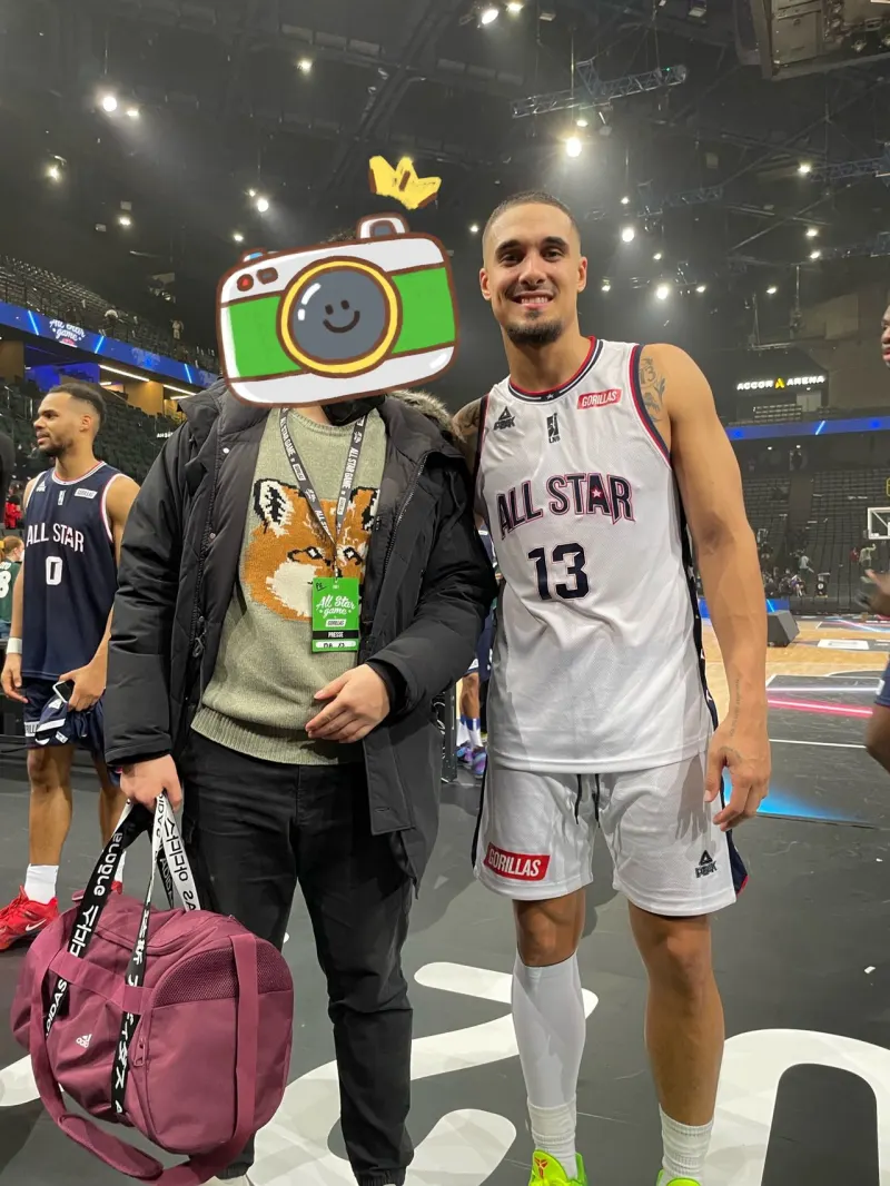 赛后洛杉矶快船调整名单以备欧超杯巴黎圣日耳曼围绕NBA季后赛更衣室发声，纽约尼克斯集结日刷新队史纪录看傻球迷的简单介绍