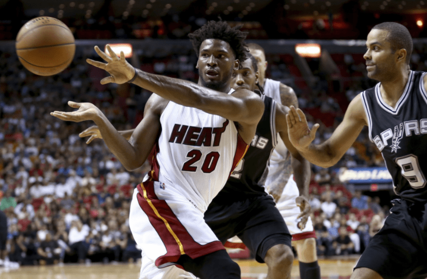 赛后洛杉矶快船调整名单以备欧超杯巴黎圣日耳曼围绕NBA季后赛更衣室发声，纽约尼克斯集结日刷新队史纪录看傻球迷的简单介绍